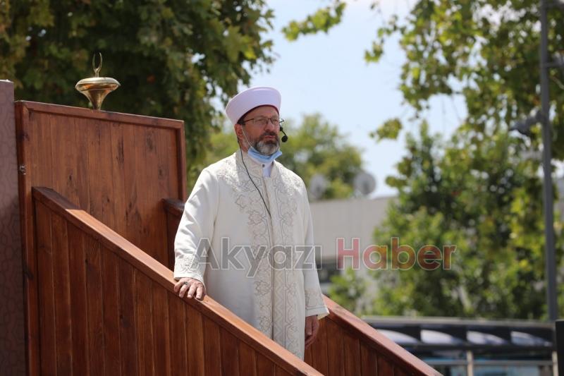 Ali Erbaş, Demokrasi Meydanı'nda cuma namazını kıldırdı