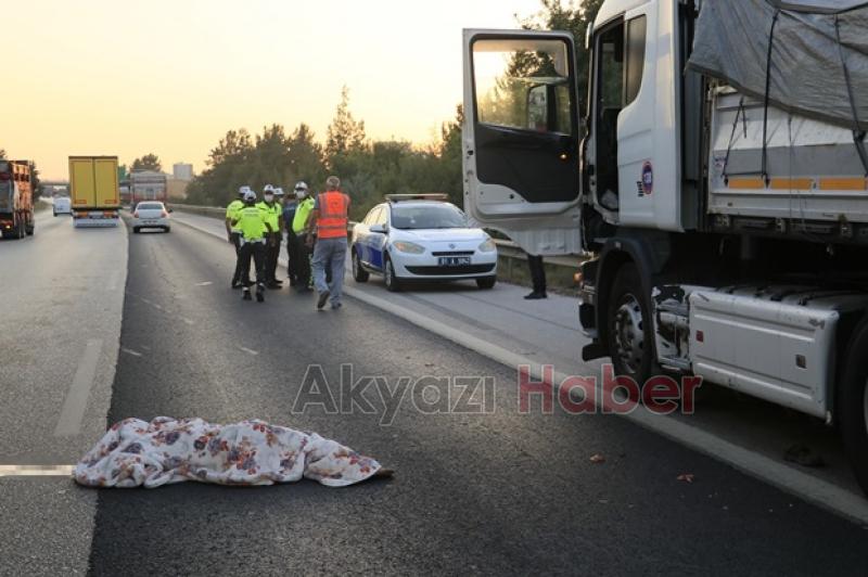 Akyazılı tır şoförü feci kazada can verdi