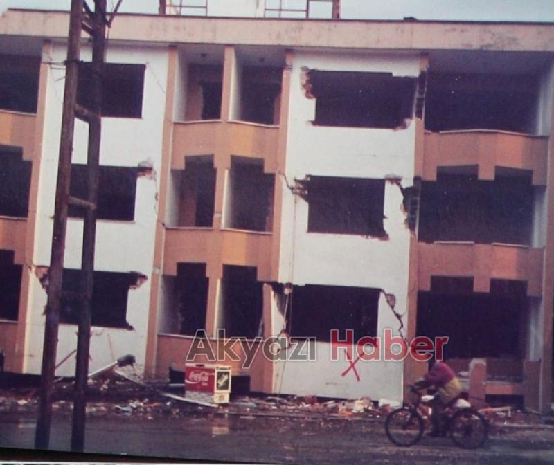 Akyazı'da fotoğraflarla 17 Ağustos depremi