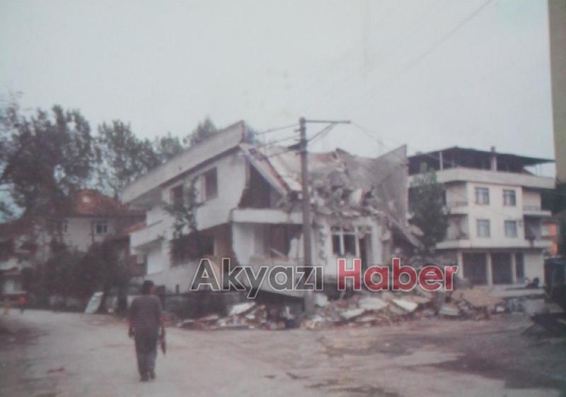 Akyazı'da fotoğraflarla 17 Ağustos depremi