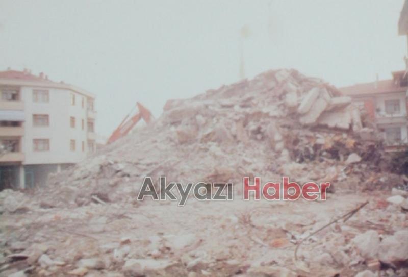 Akyazı'da fotoğraflarla 17 Ağustos depremi