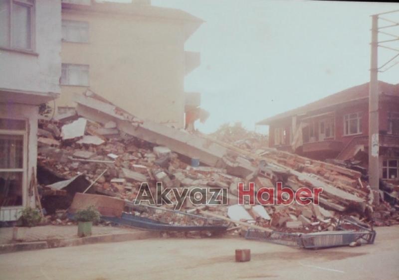 Akyazı'da fotoğraflarla 17 Ağustos depremi