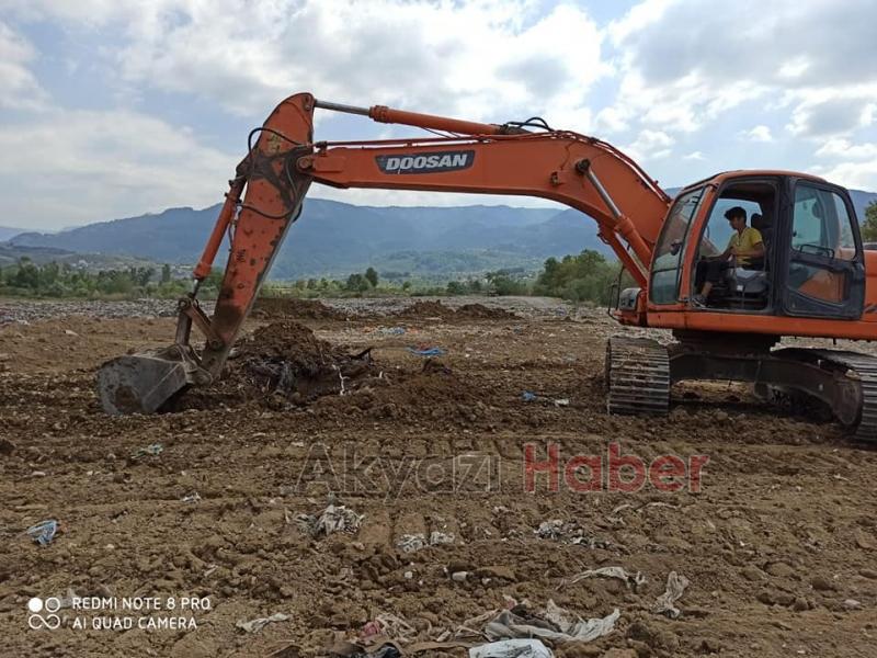 Akyazılıyı isyan ettiren çöp soruna Büyükşehir el attı