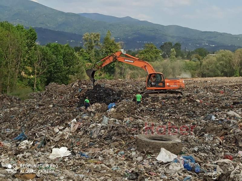 Akyazılıyı isyan ettiren çöp soruna Büyükşehir el attı