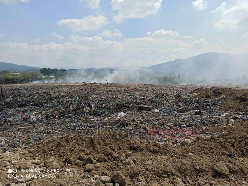 Akyazılıyı isyan ettiren çöp soruna Büyükşehir el attı