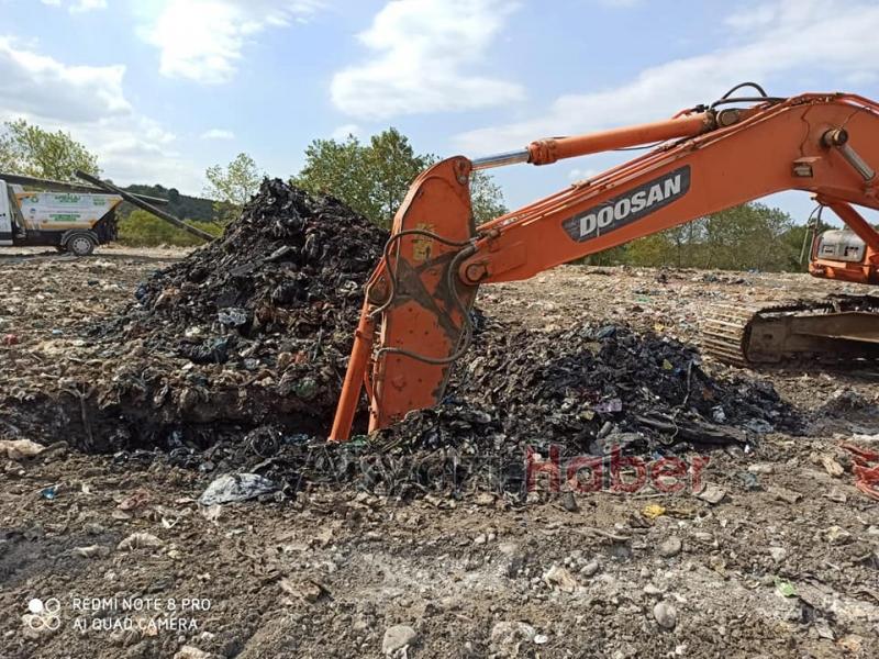Akyazılıyı isyan ettiren çöp soruna Büyükşehir el attı