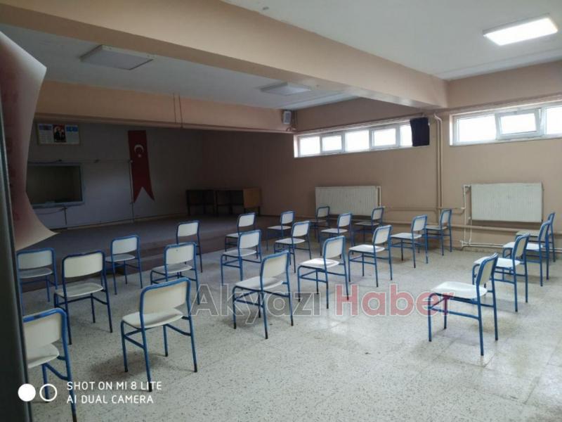 Akyazı'da iki okul Okulum Temiz belgesi aldı