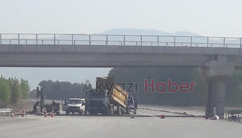 Damperi açık ilerleyen kamyon köprüye çarptı