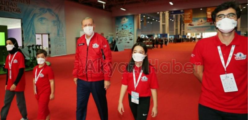 Akyazılı öğrenciler projelerini Cumhurbaşkanı Erdoğan'a anlattı