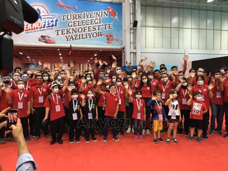 Akyazılı öğrenciler projelerini Cumhurbaşkanı Erdoğan'a anlattı