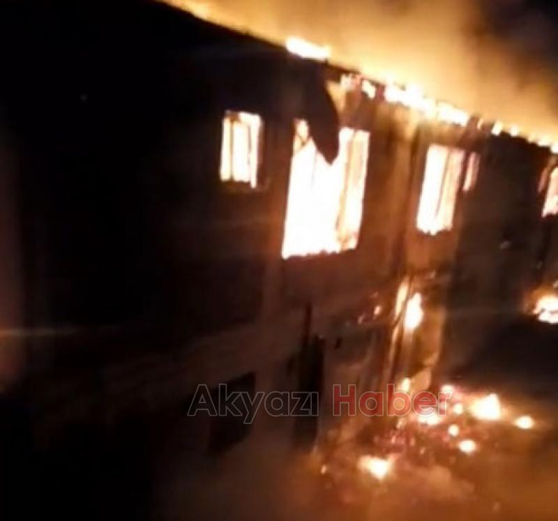 50 binlik kümes alev alev yandı