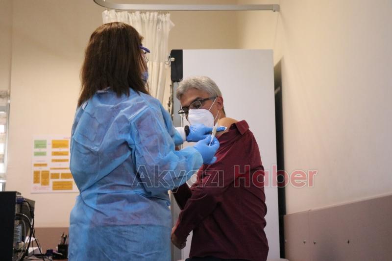 Korona aşısı Sakarya’da ilk gönüllüye yapıldı