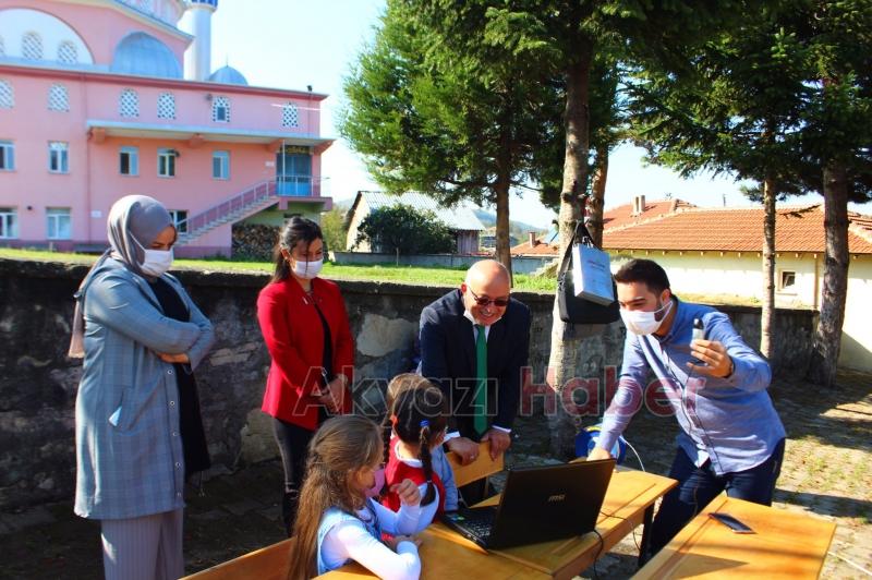 EBA mobil destek aracı Akyazıya geldi