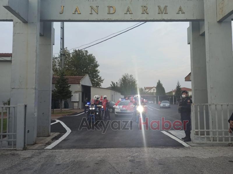 Akyazı'da cumhuriyet konvoyu