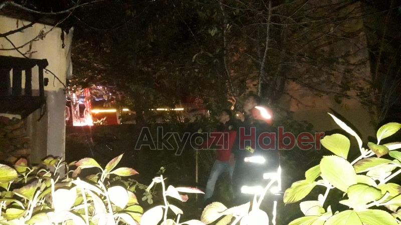 Akyazı'da ev yangını