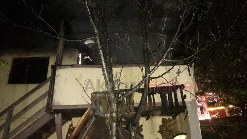 Akyazı'da ev yangını