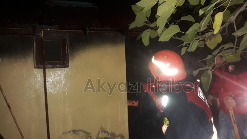 Akyazı'da ev yangını