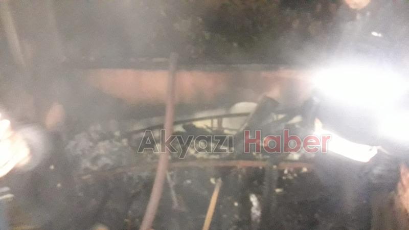 Akyazı'da ev yangını