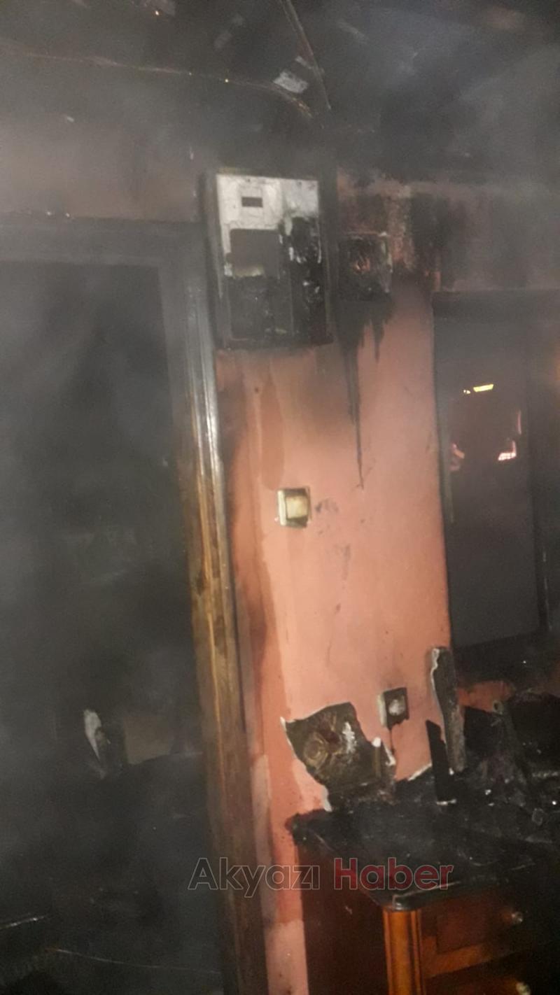 Akyazı'da ev yangını