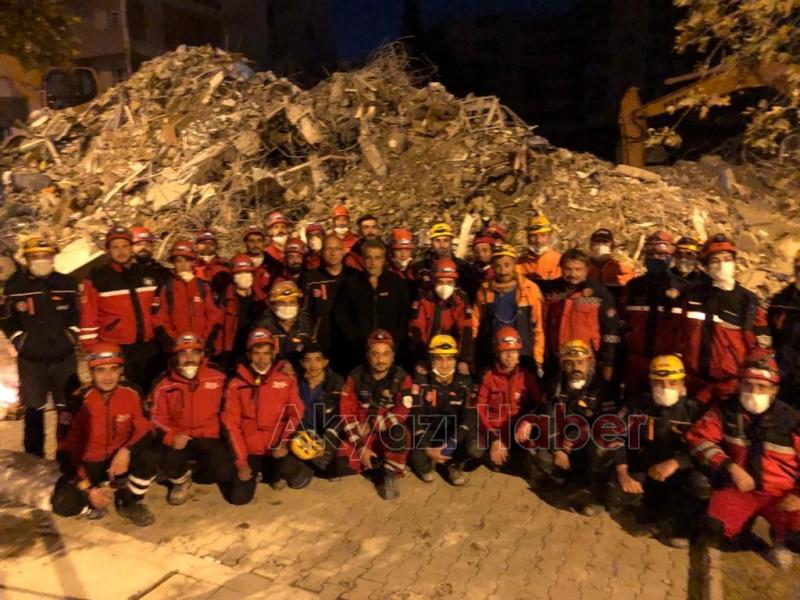 Sakarya'dan gittiler, 4 kişiyi enkazdan sağ çıkardılar