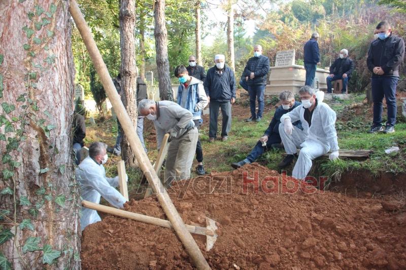 Ahmet Akcan koronaya yenik düştü