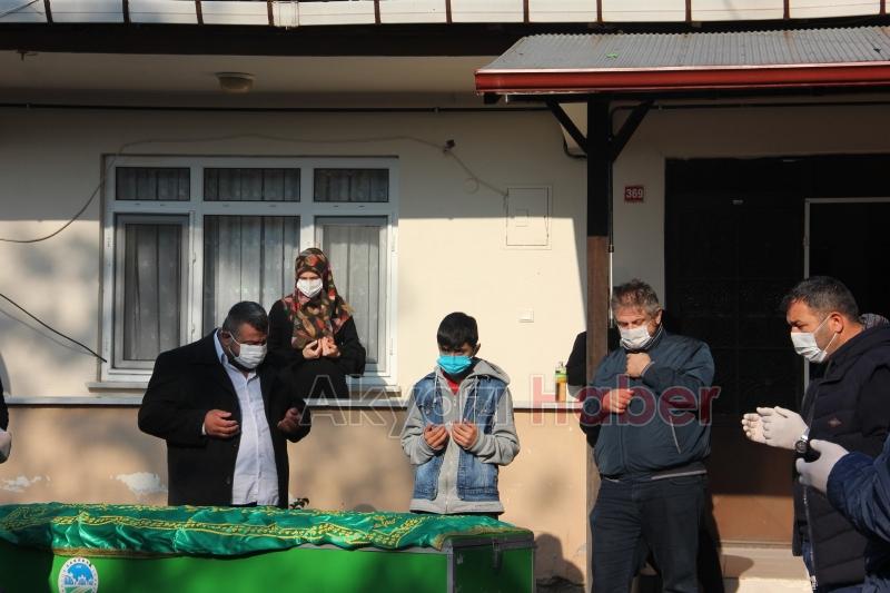 Ahmet Akcan koronaya yenik düştü