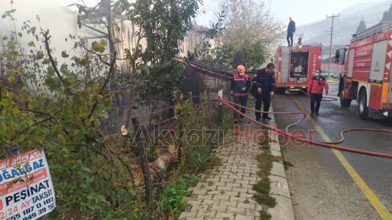 Samanlık ve ahır alev alev yandı