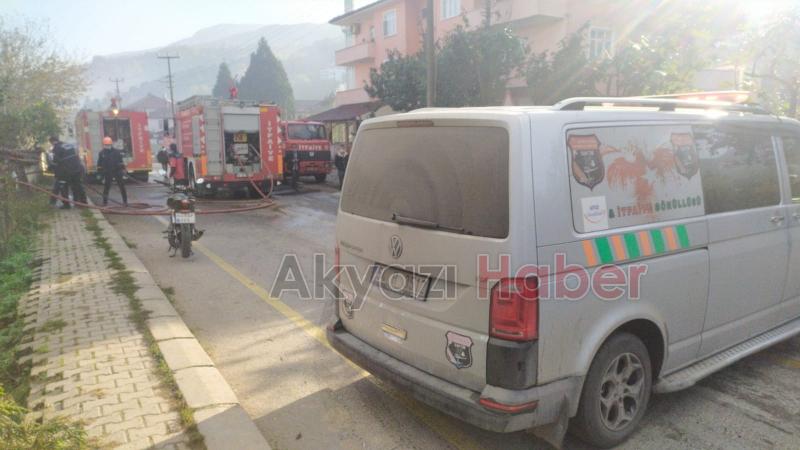 Samanlık ve ahır alev alev yandı