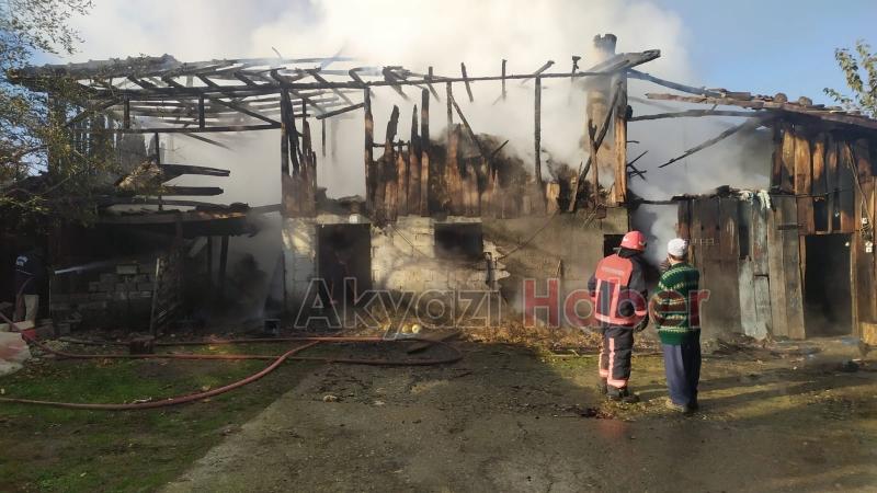 Samanlık ve ahır alev alev yandı