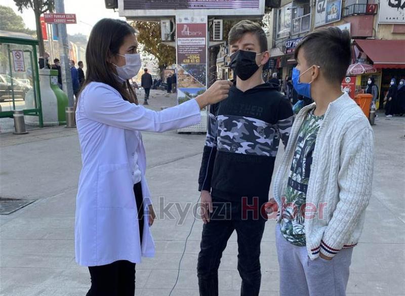 Akyazı'da sokak röportajında doktorlar sordu, vatandaşlar cevapladı