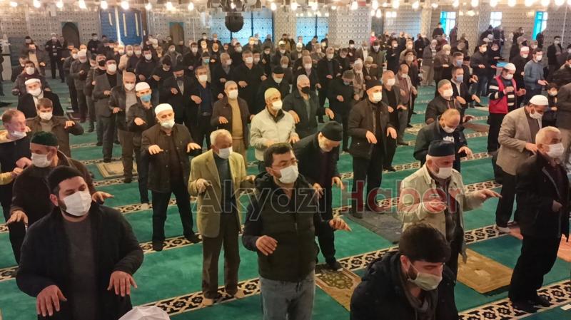 Akyazı'da camilerde yağmur duası yapıldı