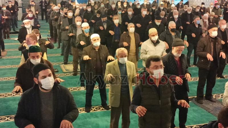 Akyazı'da camilerde yağmur duası yapıldı