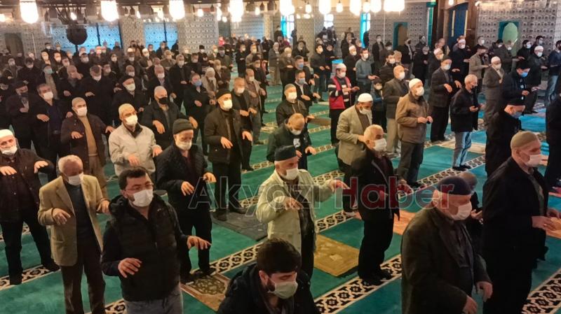 Akyazı'da camilerde yağmur duası yapıldı