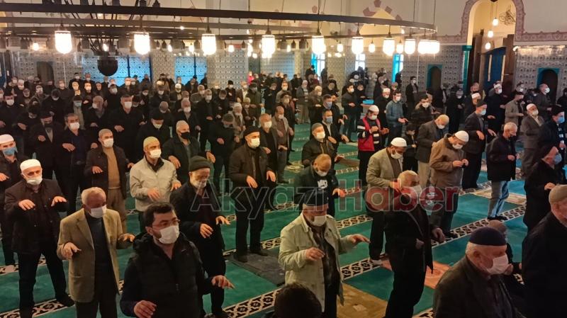 Akyazı'da camilerde yağmur duası yapıldı