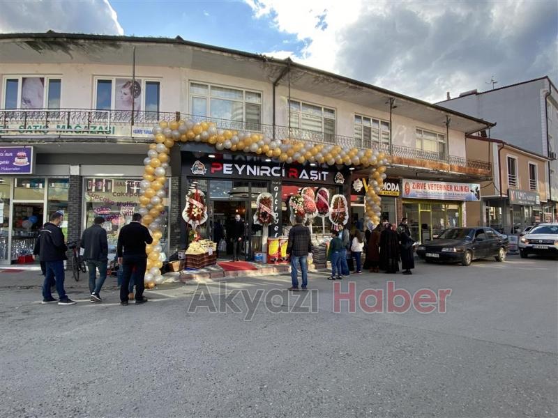 Peynirci Raşit Büyük İndirimlerle Açıldı