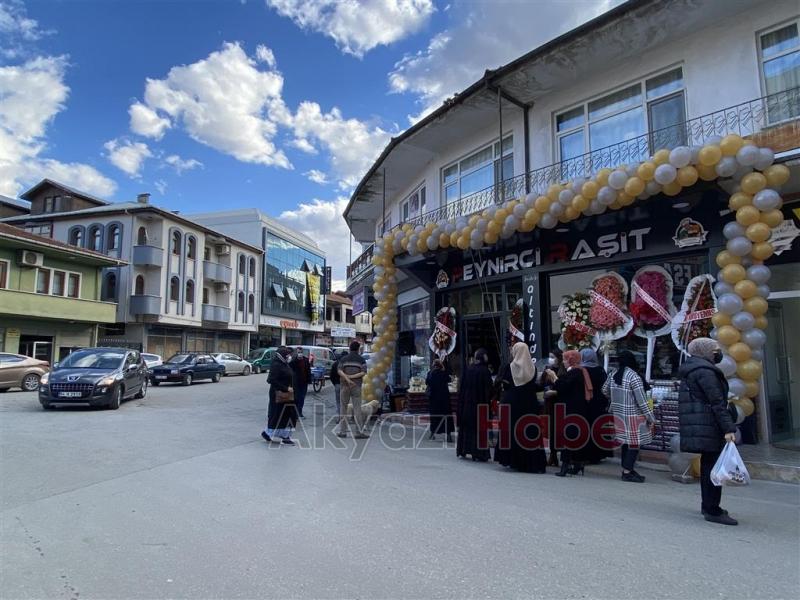 Peynirci Raşit Büyük İndirimlerle Açıldı