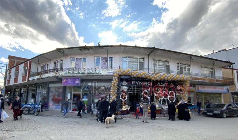 Peynirci Raşit Büyük İndirimlerle Açıldı