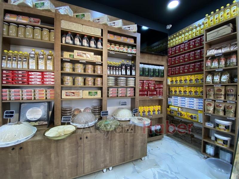 Peynirci Raşit Büyük İndirimlerle Açıldı