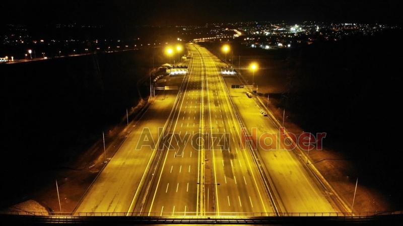 Otoyolun gece görüntüsü hayran bıraktı