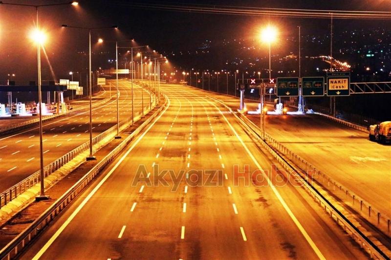 Otoyolun gece görüntüsü hayran bıraktı