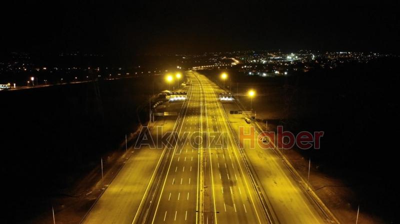 Otoyolun gece görüntüsü hayran bıraktı