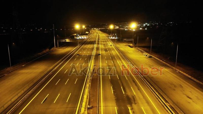 Otoyolun gece görüntüsü hayran bıraktı
