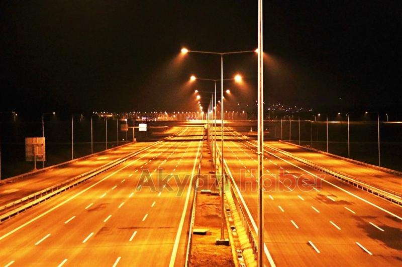 Otoyolun gece görüntüsü hayran bıraktı