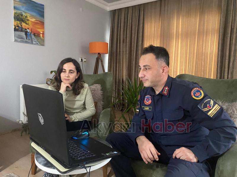 Akyazı'da ilkokul öğrencilerine jandarmadan trafik eğitimi