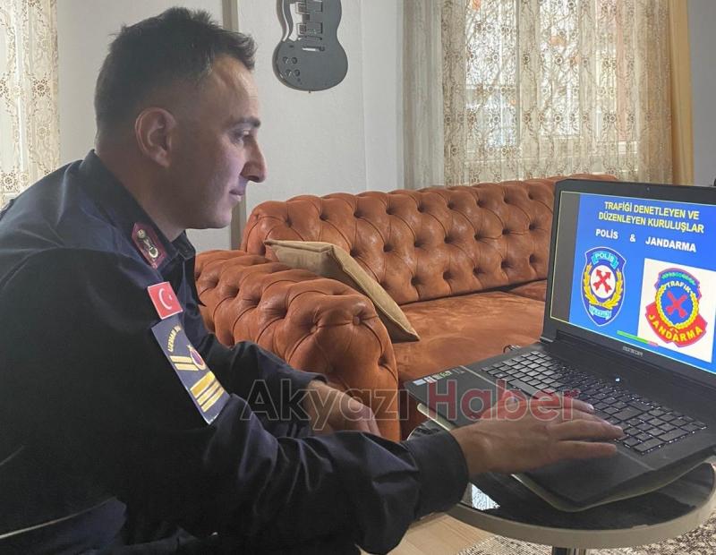 Akyazı'da ilkokul öğrencilerine jandarmadan trafik eğitimi