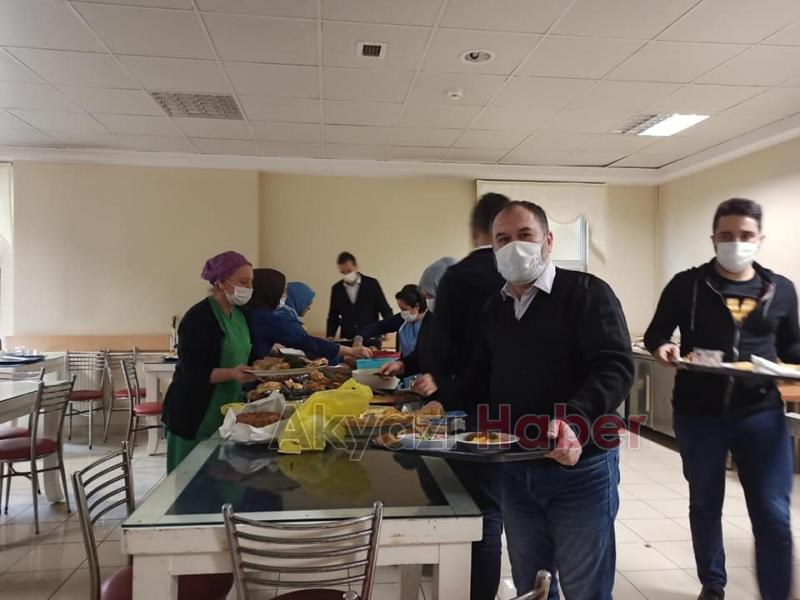 Akyazı Devlet Hastanesi'ne moral ziyareti yaptılar