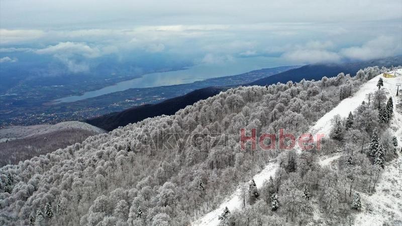 Kartepe'de kar kalınlığı 20 santimetreye ulaştı