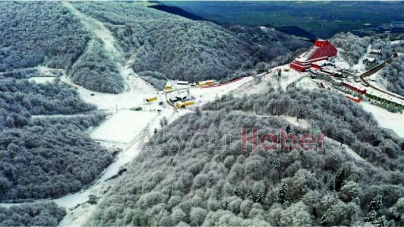 Kartepe'de kar kalınlığı 20 santimetreye ulaştı