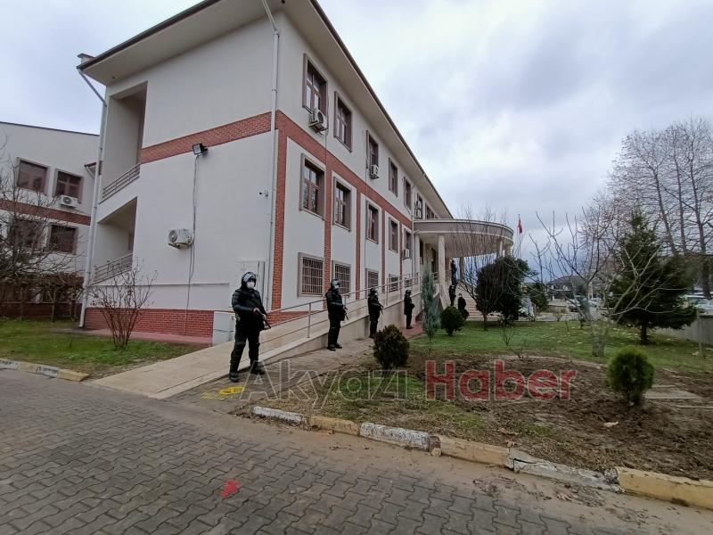 Akyazı'daki dev operasyonda 11 kişi tutuklandı