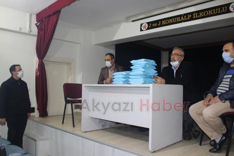 Akyazı'da 32 çocuk tablete kavuştu